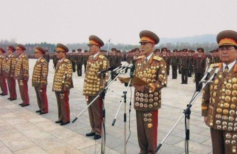 Военный парад в честь 75-летия основания Трудовой партии Кореи