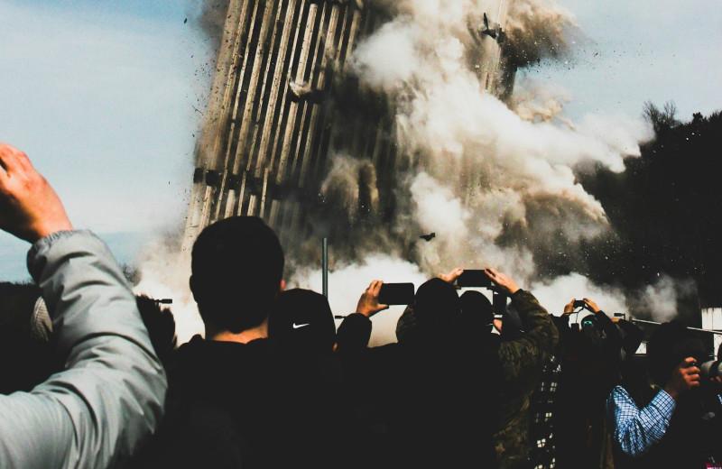 Как ИИ стирает знания и почему людей ждет «коллапс информации» — мнение