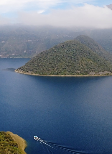 Одна вокруг света: эквадорский ледник и озеро на вулкане