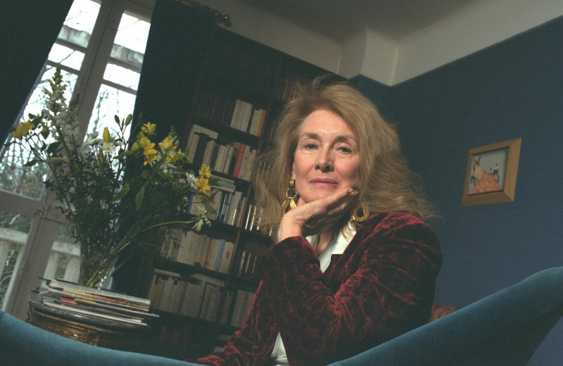Текст должен быть событием: кто такая Анни Эрно, получившая Нобелевскую премию по литературе