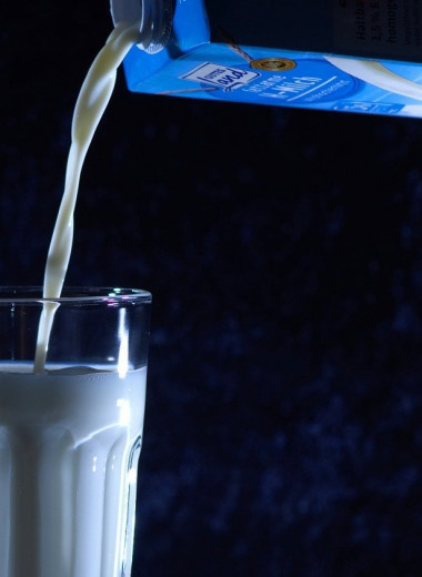 Пить молоко перед сном полезно. Теперь это научный факт