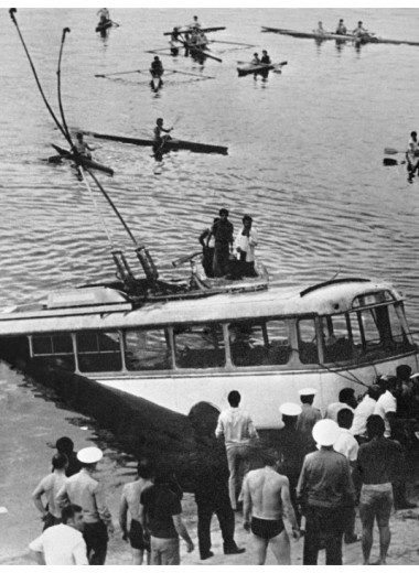 История героического советского пловца Шаварша Карапетяна, который вытащил 46 человек из утонувшего троллейбуса
