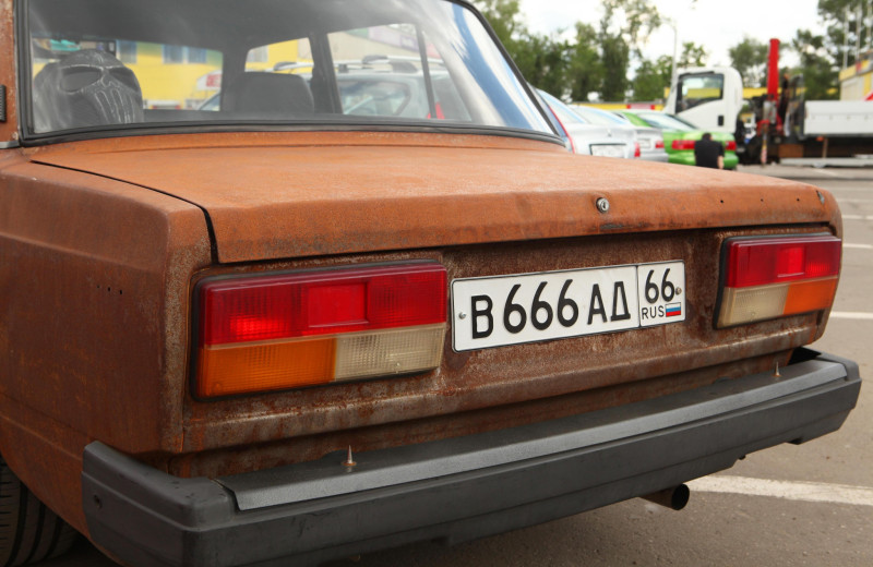 Сколько стоят «красивые» номера и что изменится, когда продажа станет полностью легальной