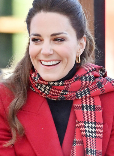Кейт Миддлтон показала, как модно носить яркое пальто — учись у герцогини