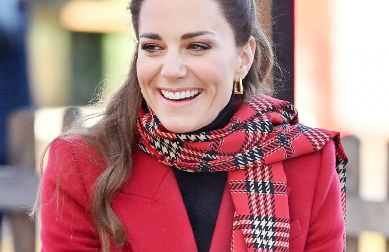 Кейт Миддлтон показала, как модно носить яркое пальто — учись у герцогини