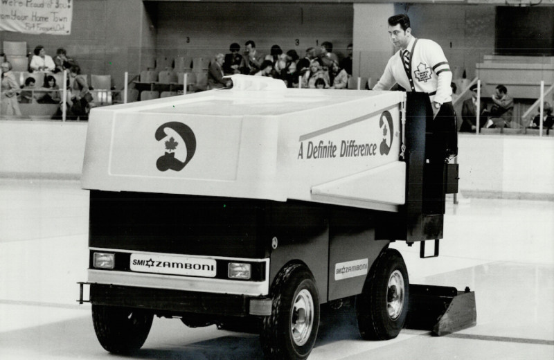 Создал ледовый комбайн в 50, а вместе с ним и рынок таких машин, который сразу захватил — это изобретатель Фрэнк Замбони