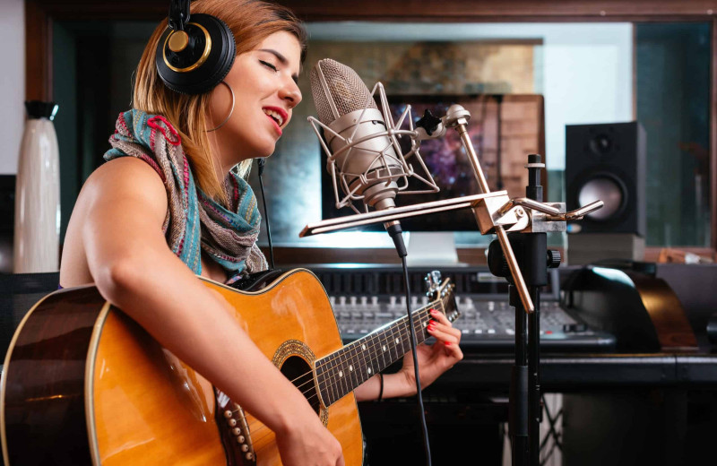 Как записать песню в профессиональной студии звукозаписи: простые ответы на 9 главных вопросов