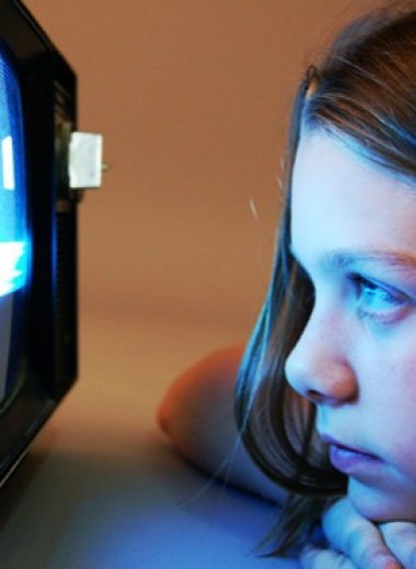 Сколько времени детям можно проводить у экранов?