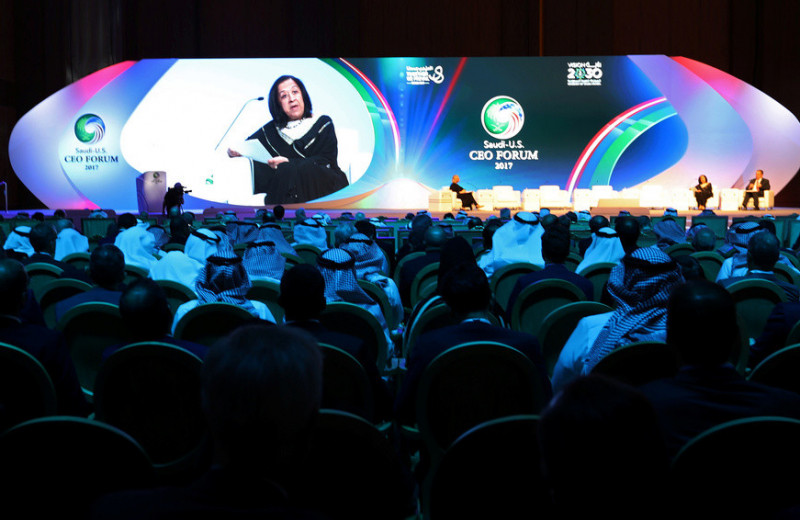 «Гордиться делами, а не деньгами»: как Любна Олаян стала самой влиятельной женщиной Саудовской Аравии