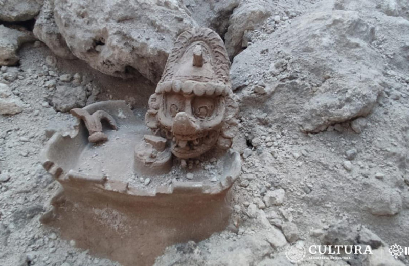 Закрыли урну головой бога: посмотрите на скульптуру К'Авиила, это первая подобная находка в Мексике