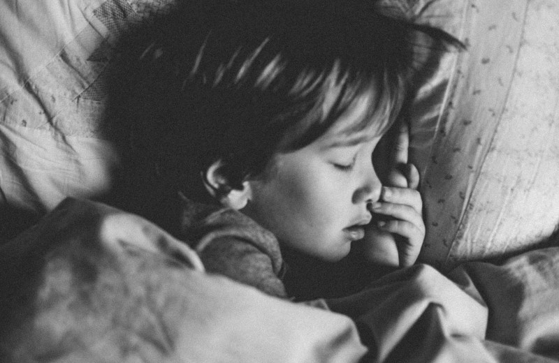 Разрешать ли 9-летнему ребенку спать с родителями? Или пора взрослеть? Мнение