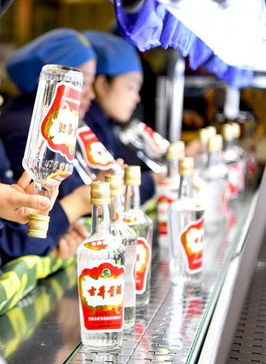 Девять фактов о самом крепком и самом странном алкоголе в мире — «китайской водке» — байцзю