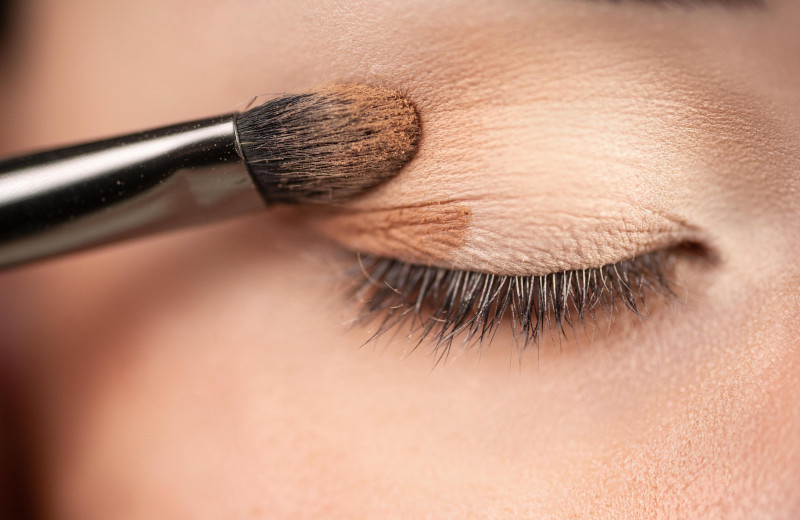 5 ошибок в макияже, из-за которых ты выглядишь уставшей, даже когда полна сил