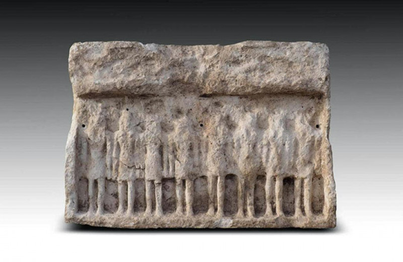 В древнеегипетском Гелиополе раскопали гранитные блоки времен фараона Хуфу