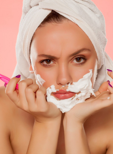 Женское бритье лица: странный тренд, который возродился благодаря ТикТоку