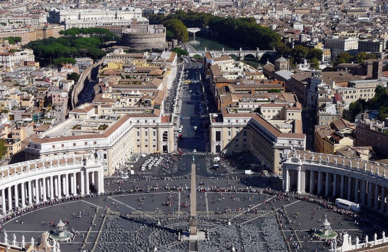 Мал, да удал: 7 малоизвестных фактов о Ватикане