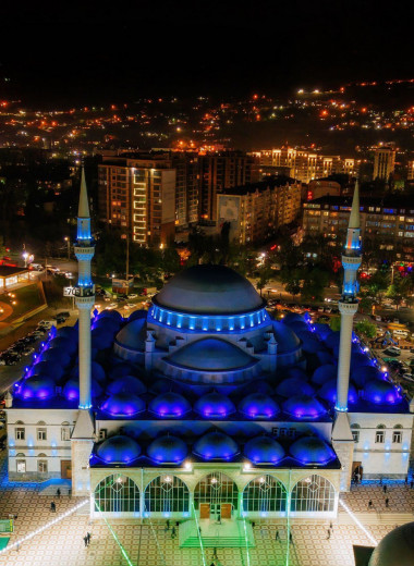 Деликатес из льна, турецкие мотивы и пир горой за 700 рублей: чем кормят туристов в Дагестане