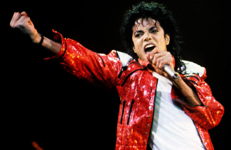 Тайны жизни и смерти Майкла Джексона: от цвета кожи до привидений