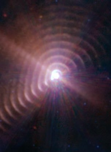 Телескоп Уэбба сфотографировал, как свет звезд двигает огромные облака пыли