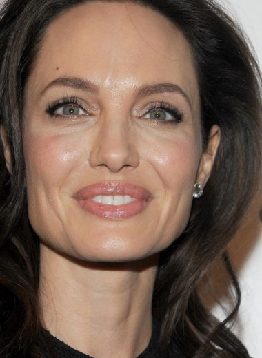 Как выглядели Анджелина Джоли, Николь Кидман и другие актрисы в первых фильмах