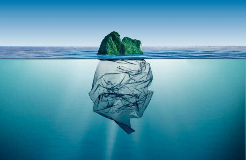 Мусорные острова: почему нельзя просто так взять и убрать пластик из океана?