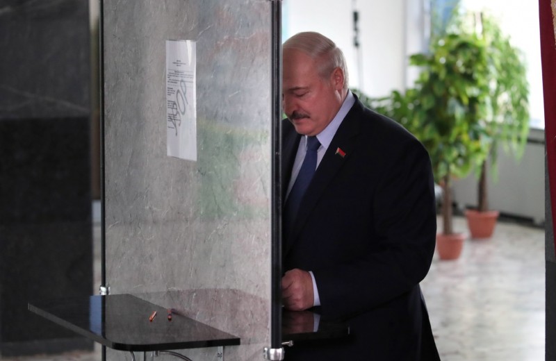 «Будет президент утка-инвалид»: сможет ли Лукашенко сохранить теперь власть