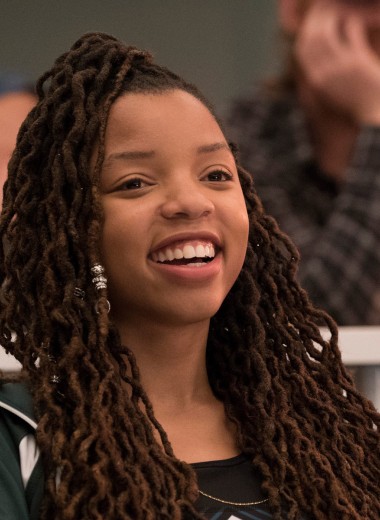 Disney выбрал темнокожую актрису на роль Ариэль в киноверсии «Русалочки». Компанию обвинили в расизме