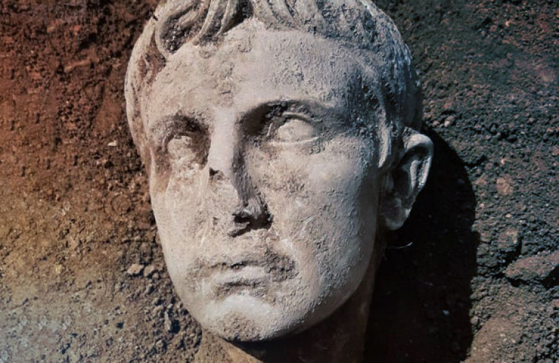 В Изернии найдена мраморная голова императора Августа
