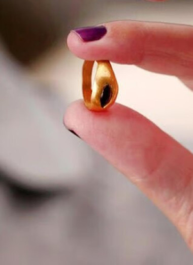 Детское золотое кольцо с драгоценным гранатом обнаружено в ходе раскопок в Иерусалиме. Кольцу 2300 лет