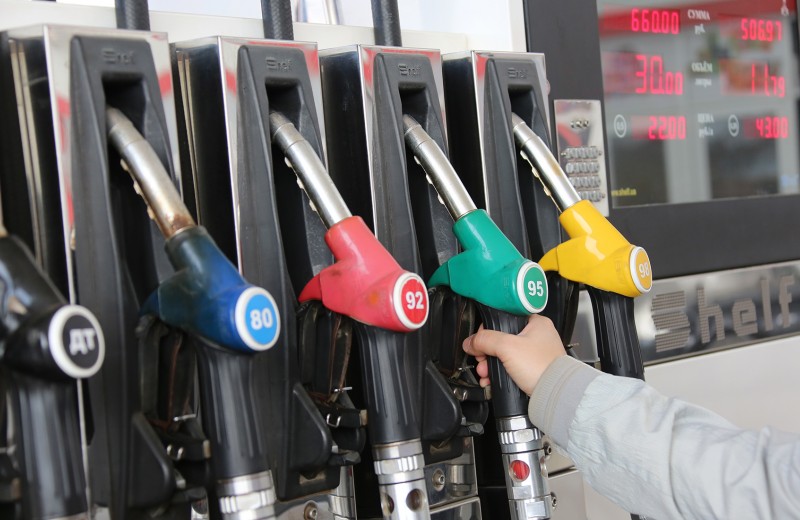 Оптовые цены на бензин выросли на 25% за месяц. Что теперь будет с ценами на АЗС?