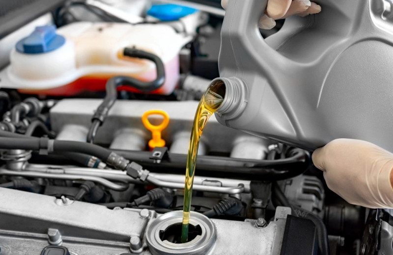 Как обманывают на СТО при замене масла. Эксперты рассказали о новой схеме