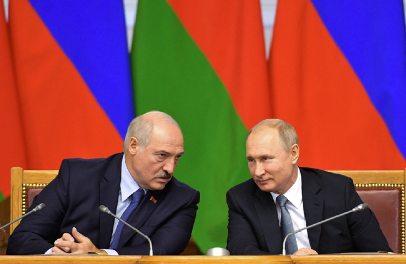 Кузены по оружию. Почему инцидент с Протасевичем не изменит отношение Путина к Лукашенко