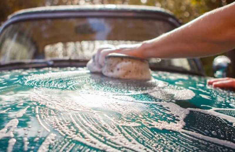 Как помыть машину во дворе и не налететь на штраф