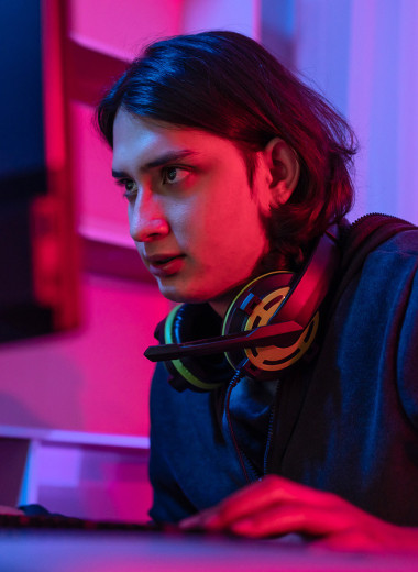 «Играю в компьютер, мне платят»: как стримеры зарабатывают миллионы на своих эфирах