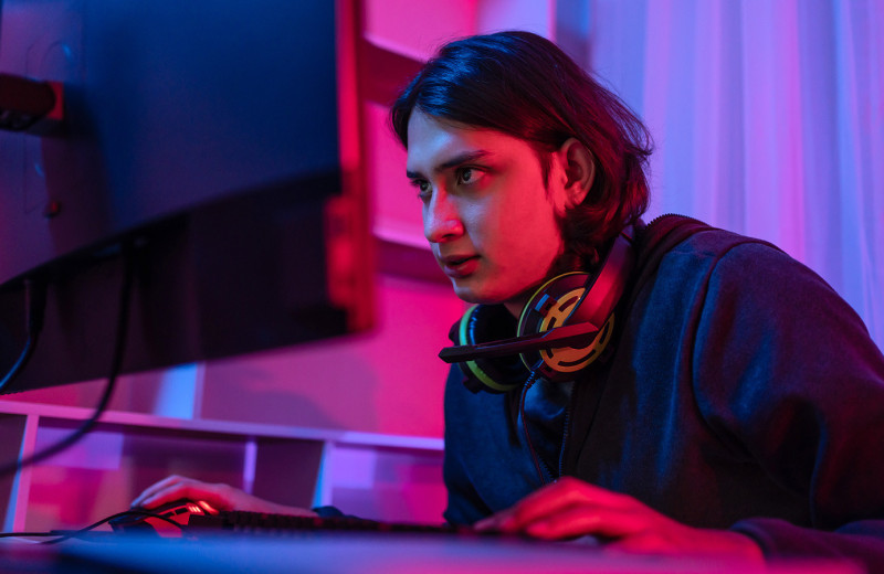 «Играю в компьютер, мне платят»: как стримеры зарабатывают миллионы на своих эфирах