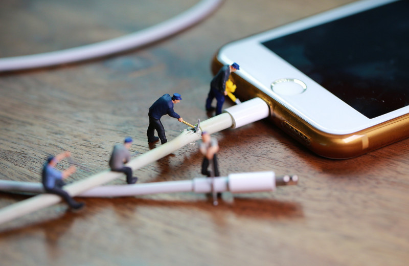 Дольше держит заряд и не виснет: рассказываем, как прокачать iPhone в домашних условиях