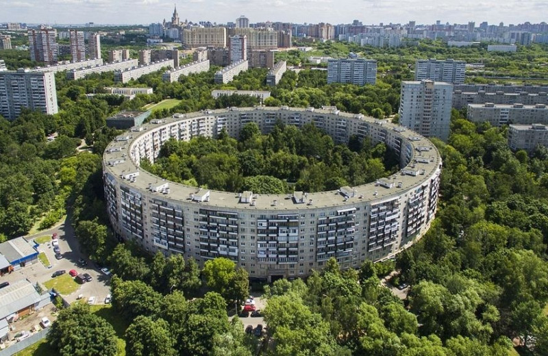 Для чего в советской Москве построили дома-бублики?