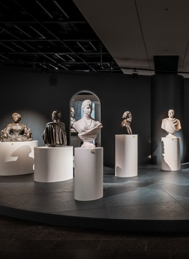 «Такой выставки еще не было»: зачем в питерском «Манеже» собрали скульптуры, которые скрывали 200 лет