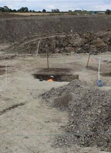 Британские археологи поразились открытию 25 ям времен мезолита