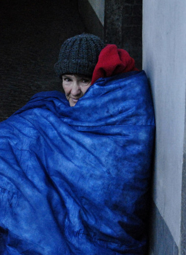 Почему женщины становятся бездомными и как они живут на улицах в России