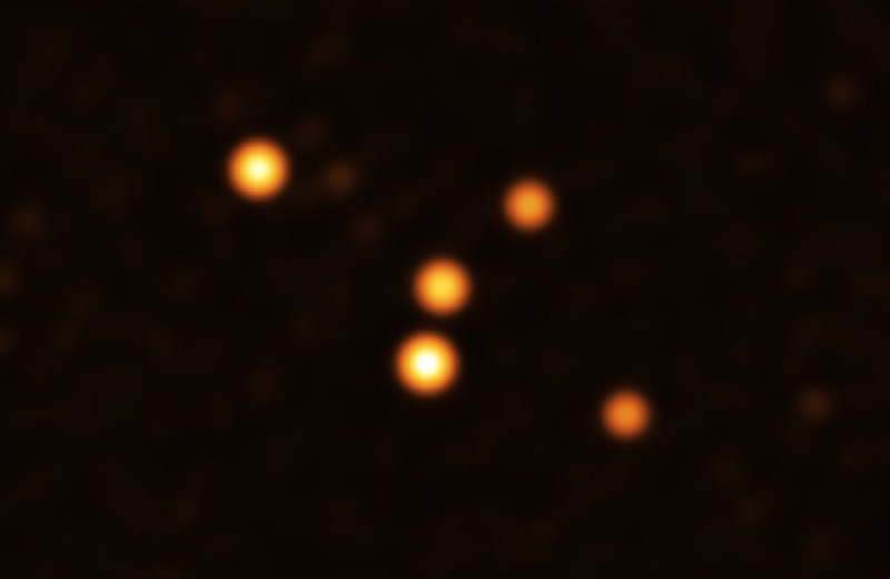 Астрономы получили самые подробные изображения ядра Млечного Пути, где скрывается гигантская черная дыра