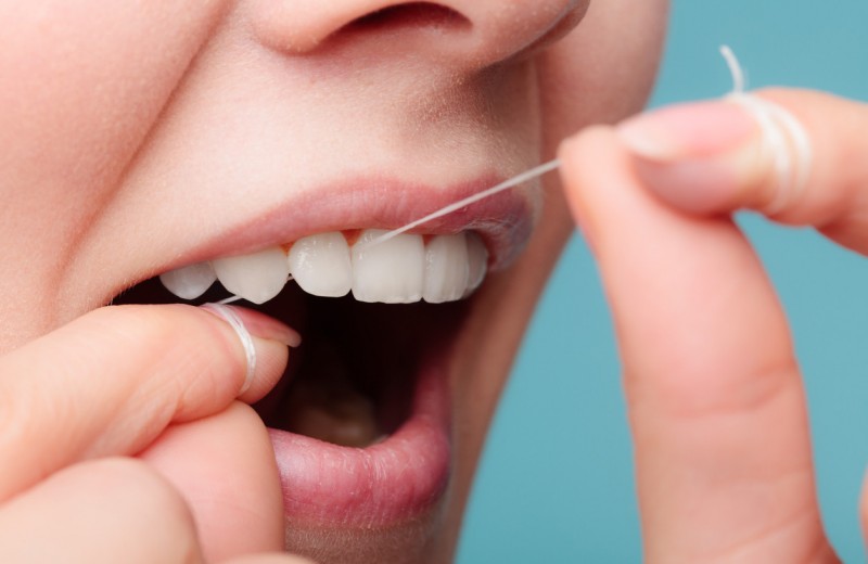 Работа из дома может разрушить ваши зубы. Дантистка объяснила, как этого избежать