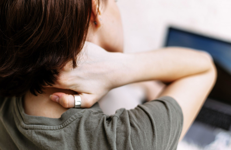 Как расслабить шею: 5 способов справиться с напряжением