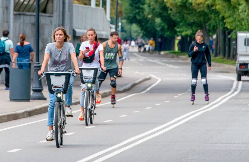 Берегись автомобиля и береги пешехода: как кататься на велосипеде