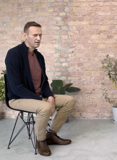 «Я испытал полусмерть, потом кому, но худшее — это адские галлюцинации»: Навальный — о причинах отравления, стоимости лечения и галлюцинациях в интервью Дудю