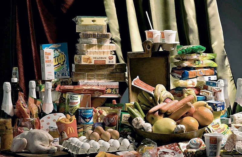 Бюджетное послание: продуктовые наборы обычных граждан России (фотопроект)