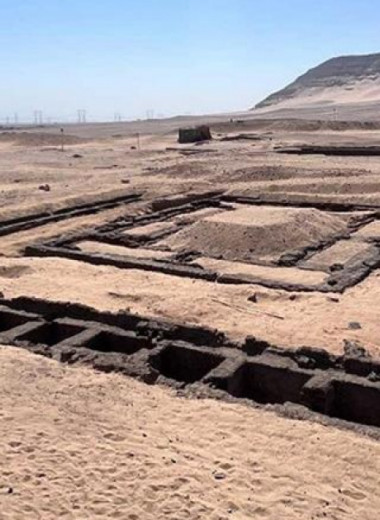В 5000-летней гробнице одной из первых египетских правительниц нашли винный склад