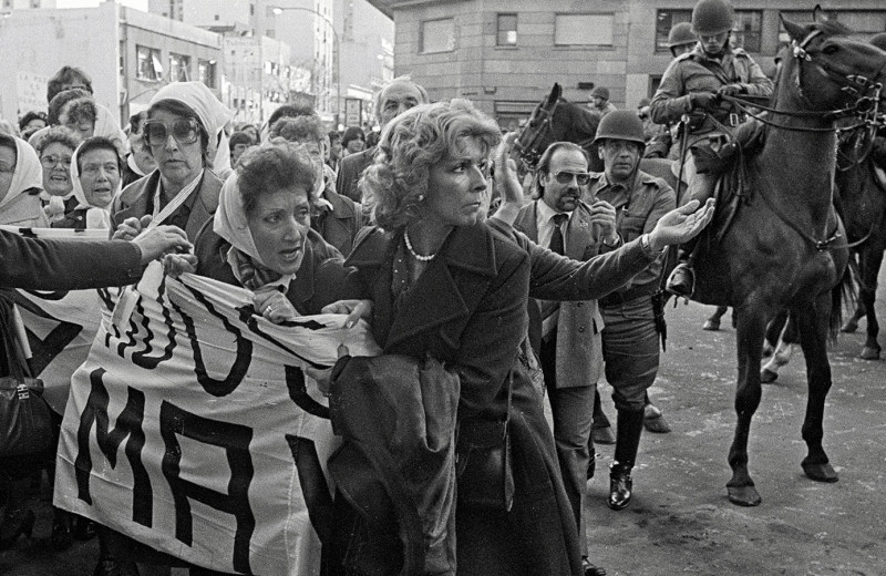 Против коллективизации, культа личности и хунты: как женщины сопротивлялись диктатуре