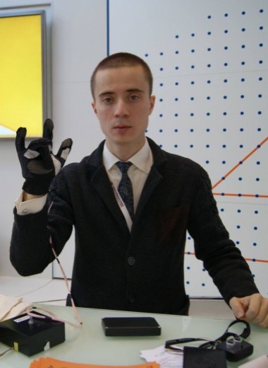 Предприниматель из Петербурга продал бизнес и потратил деньги на разработку клавиатуры и планшета для слепоглухих людей