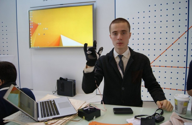 Предприниматель из Петербурга продал бизнес и потратил деньги на разработку клавиатуры и планшета для слепоглухих людей
